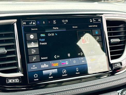 New 2026 Chrysler Pacifica Select image 11