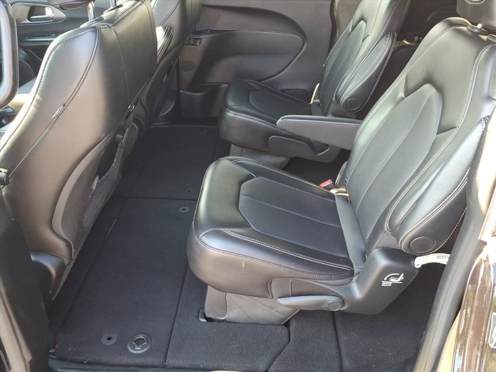 Used 2025 Chrysler Pacifica Select FWD image 13