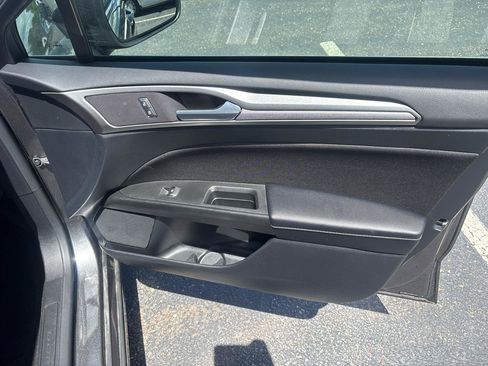 Used 2019 Ford Fusion SE FWD image 35