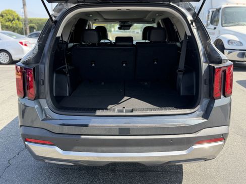 Certified 2025 Kia Sorento S w/ Panoramic Sunroof Package AWD/4WD image 8