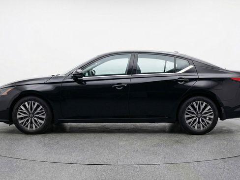Used 2025 Nissan Altima 2.5 SV FWD image 5