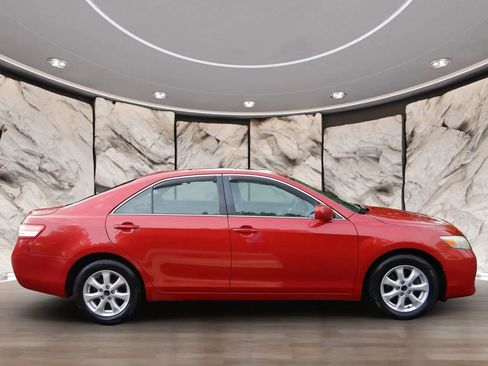 Used 2011 Toyota Camry LE w/ LE Extra-Value Pkg FWD image 5