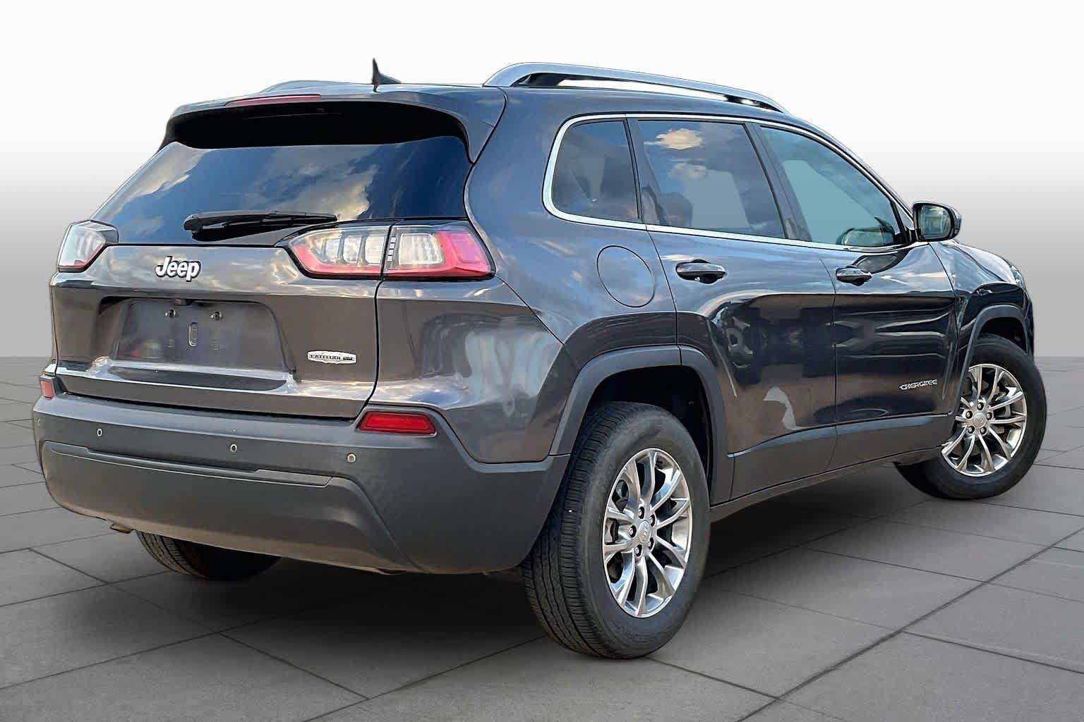 Used 2021 Jeep Cherokee Latitude Plus w/ Sun & Sound Group FWD image 14