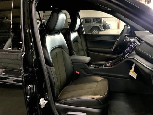 New 2025 Jeep Grand Cherokee Altitude image 51