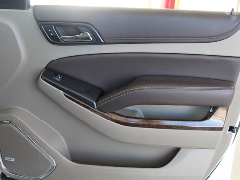 Used 2019 Chevrolet Suburban LT AWD/4WD image 18