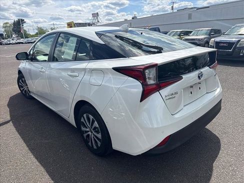 Used 2019 Toyota Prius LE AWD/4WD image 3