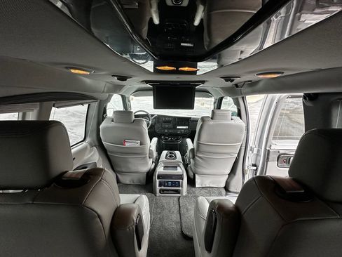 Used 2021 GMC Savana 2500 LS w/ Enhanced Convenience Package image 15