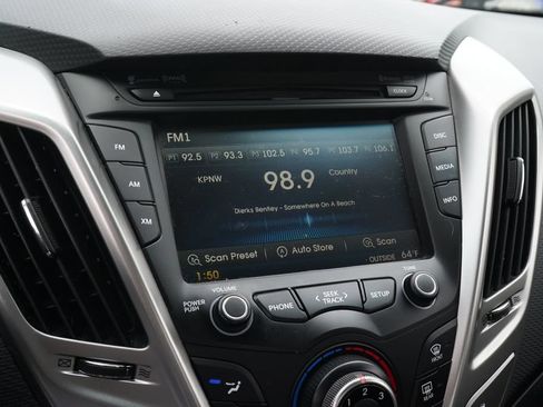 Used 2016 Hyundai Veloster FWD image 15