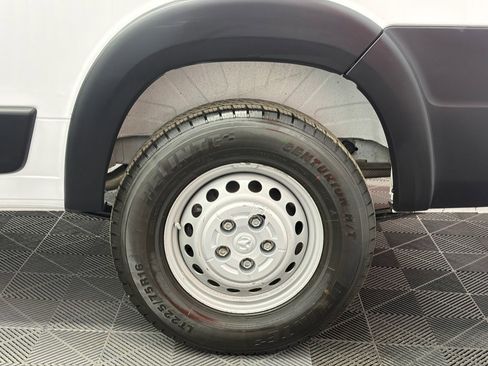 Used 2024 RAM ProMaster 2500 w/ Convenience Group image 31