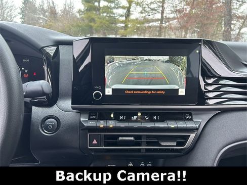 Used 2025 Toyota Camry LE image 3