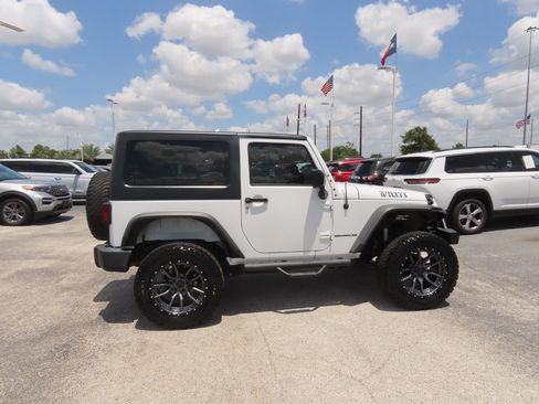 Used 2017 Jeep Wrangler Sport AWD/4WD image 10
