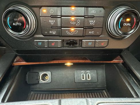 Used 2016 Ford F150 Limited w/ Trailer Tow Package image 21