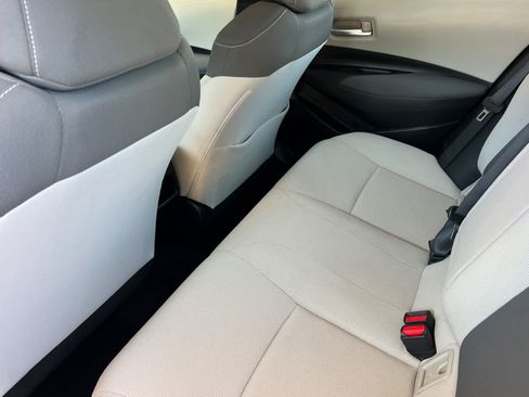Used 2021 Toyota Corolla LE FWD image 4
