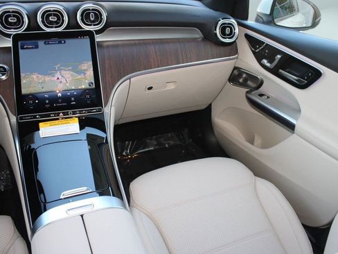 Used 2026 Mercedes-Benz GLC 300 4MATIC image 31