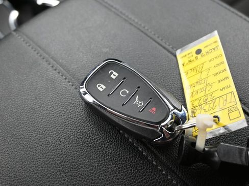 Used 2023 Chevrolet Traverse LT FWD image 19