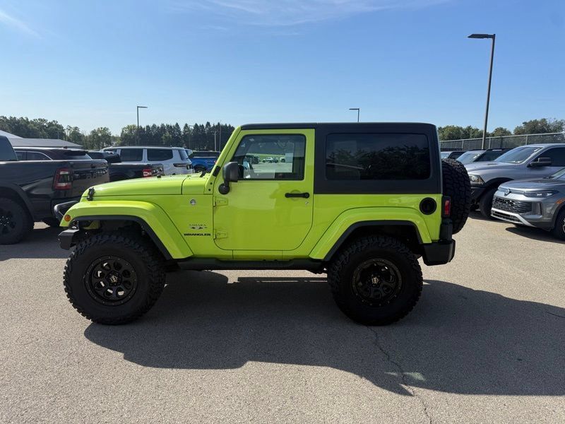 Used 2017 Jeep Wrangler Sahara AWD/4WD image 13