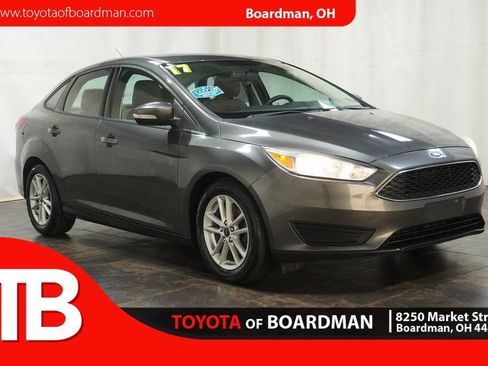 Used 2017 Ford Focus SE image 1