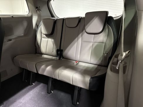 Used 2020 Kia Sedona EX FWD image 23