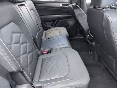 Used 2025 Volkswagen Atlas Cross Sport SE FWD image 29