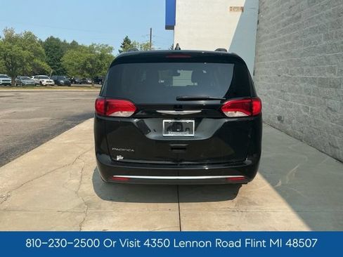 Used 2017 Chrysler Pacifica Touring-L FWD image 10