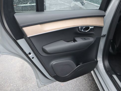 Used 2025 Volvo XC90 B6 Plus image 30