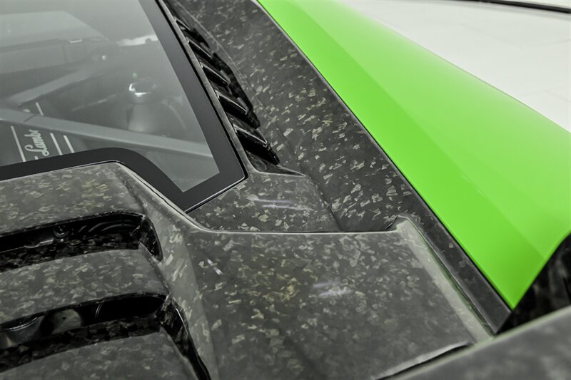 Used 2021 Lamborghini Huracan EVO RWD image 23