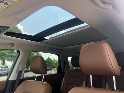New 2026 Nissan Pathfinder Platinum FWD image 13