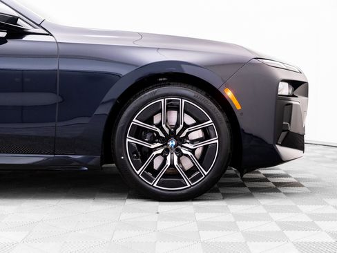 Certified 2025 BMW 740i xDrive w/ Premium Package AWD/4WD image 35