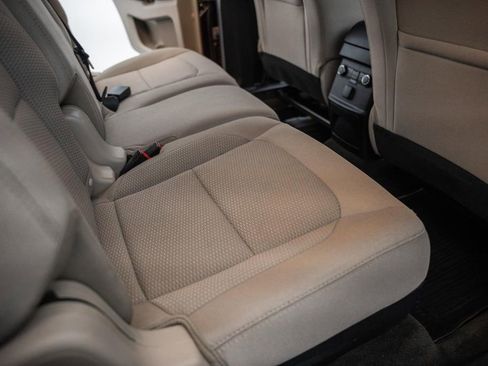 Used 2018 Ford Explorer XLT AWD/4WD image 29