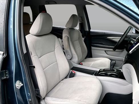 Used 2017 Honda Pilot EX image 9