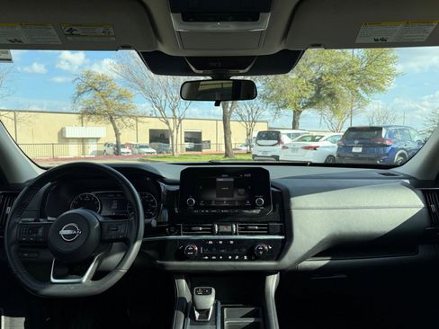 Used 2025 Nissan Pathfinder SV image 35