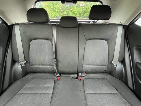 Used 2023 Hyundai Venue SE w/ Cargo Package FWD image 18