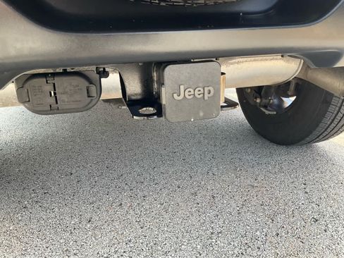 Used 2021 Jeep Wrangler Unlimited Sahara AWD/4WD image 21