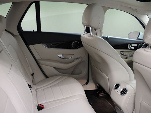 Used 2022 Mercedes-Benz GLC 300 image 31