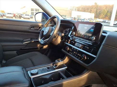 Certified 2025 Nissan Pathfinder SV image 27