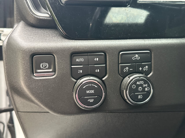 Used 2022 Chevrolet Silverado 1500 LT Trail Boss w/ Convenience Package II AWD/4WD image 24