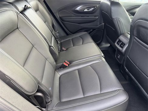 Used 2024 GMC Terrain SLT image 7