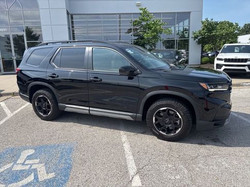 Used 2025 Honda Pilot TrailSport image 31