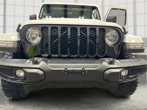 Used 2023 Jeep Gladiator Sport image 19