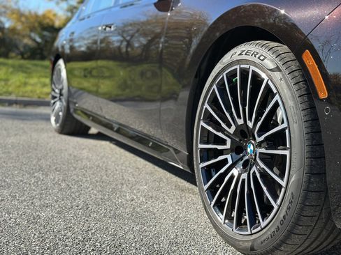 Used 2025 BMW 740i xDrive w/ Executive Package image 11