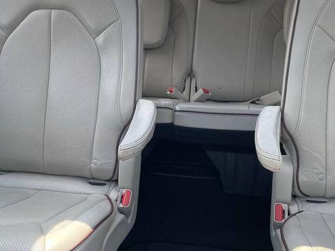 Used 2020 Chrysler Pacifica Limited FWD image 10