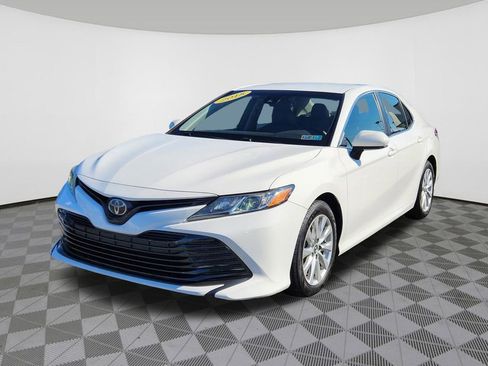Used 2018 Toyota Camry LE image 2