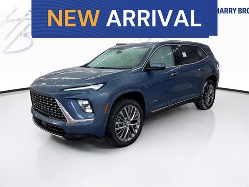 Used 2025 Buick Enclave Avenir image 1