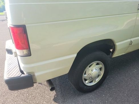 Used 2014 Ford E-350 and Econoline 350 Super Duty RWD image 28