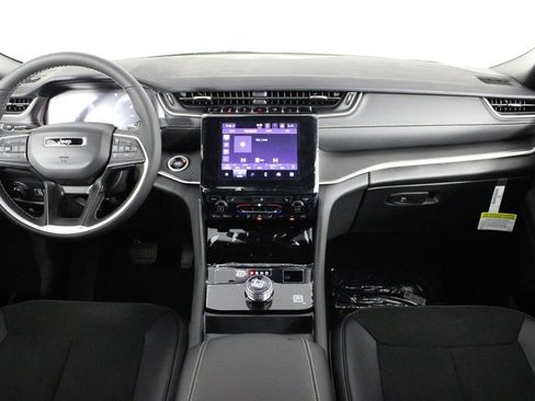 New 2025 Jeep Grand Cherokee L Laredo AWD/4WD image 31