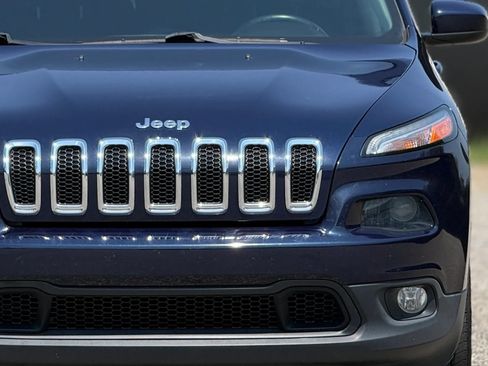 Used 2016 Jeep Cherokee Latitude AWD/4WD image 12