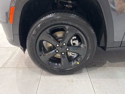 New 2025 Jeep Grand Cherokee L Altitude image 12