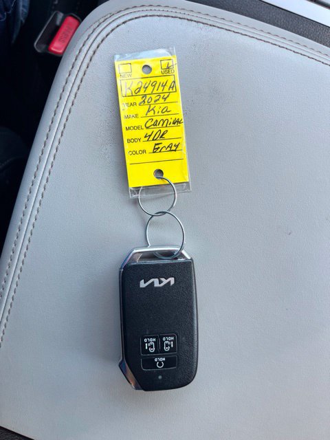 Used 2024 Kia Carnival LX FWD image 15