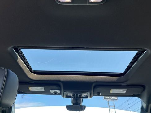 Used 2022 Chevrolet Silverado 1500 High Country w/ Technology Package image 16