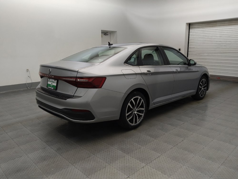 Used 2025 Volkswagen Jetta SE FWD image 9